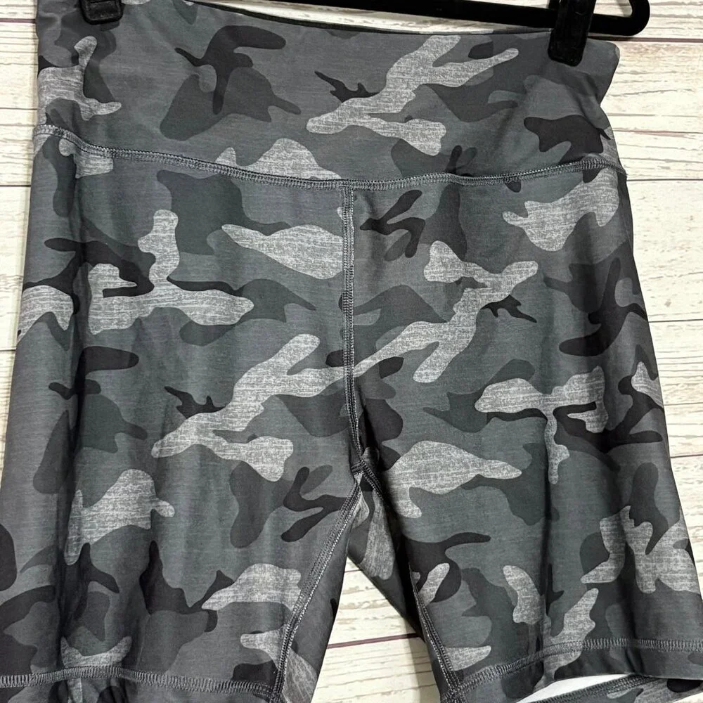 Vogo Athletica Grey Camo Gym‎ Shorts Large